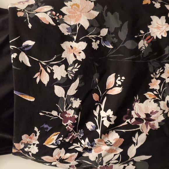 White House Black Market Women's Black Floral Skirt - Size 14 - Picture 2 of 9